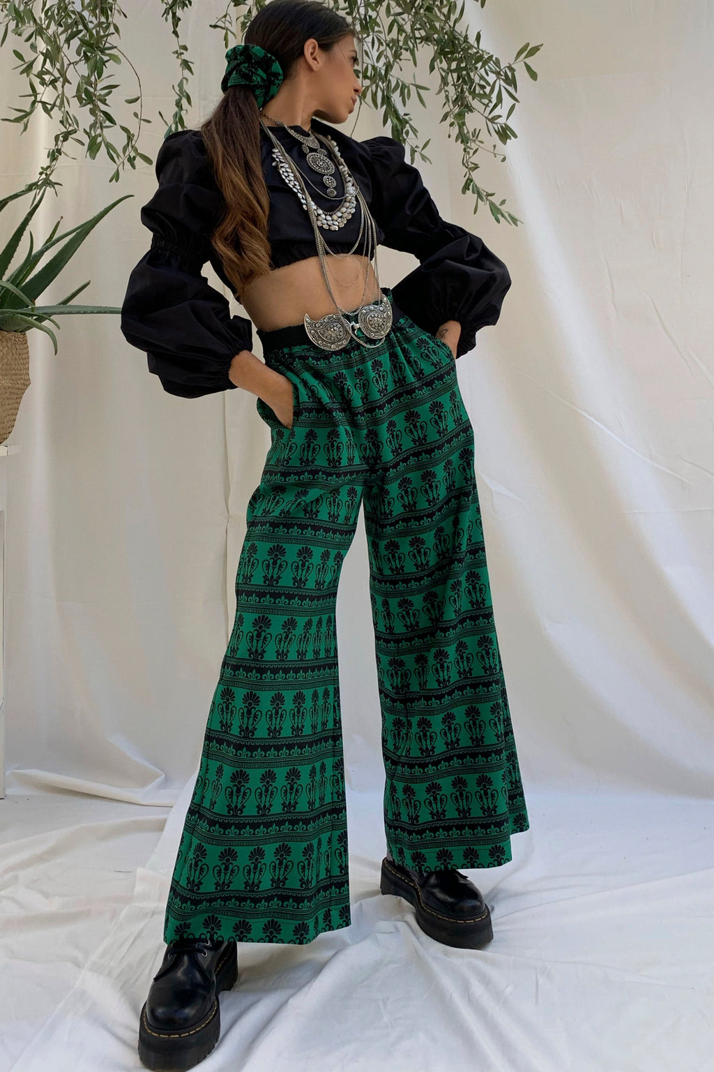 AMFOREAS Crop Top