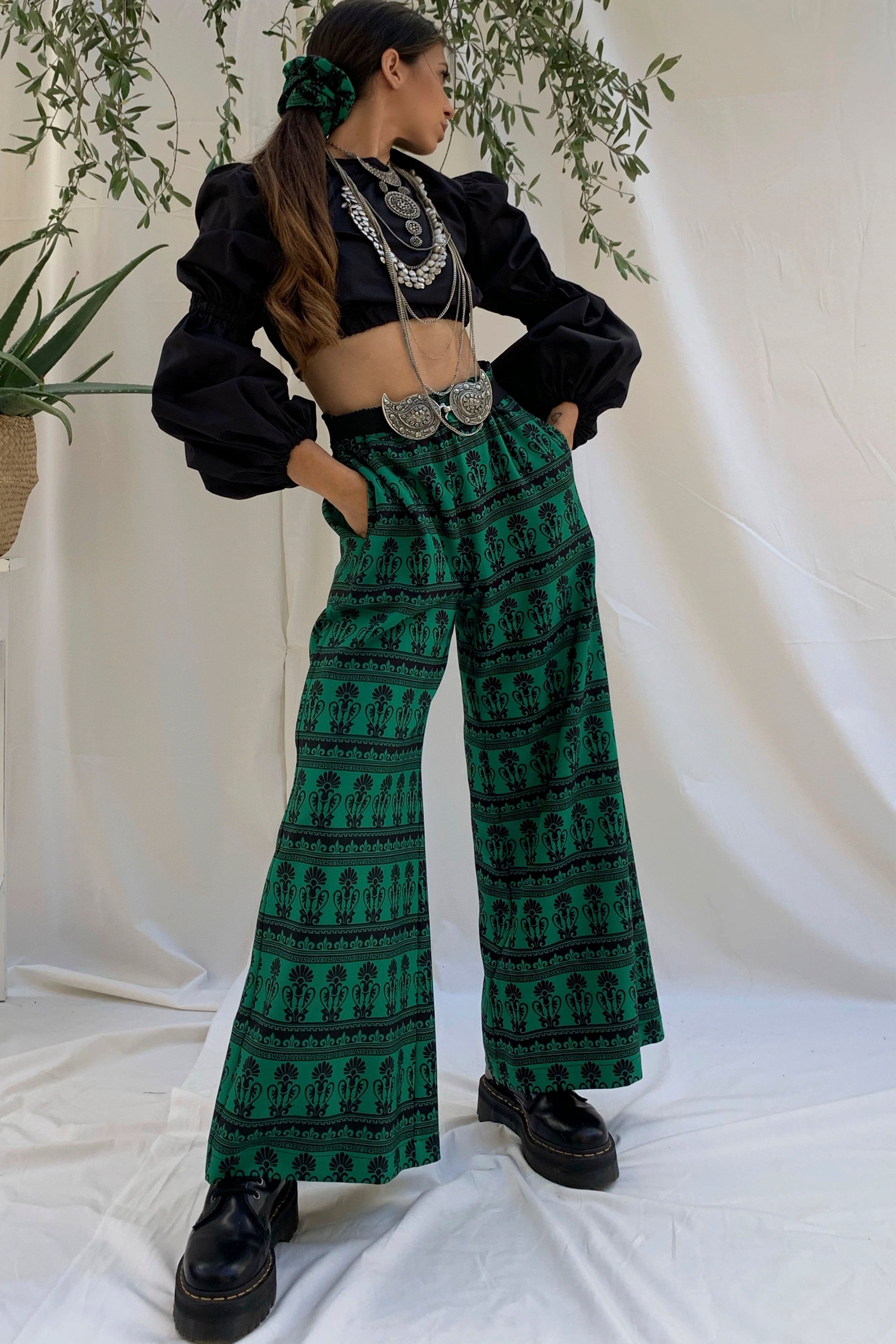 AMFOREAS Crop Top