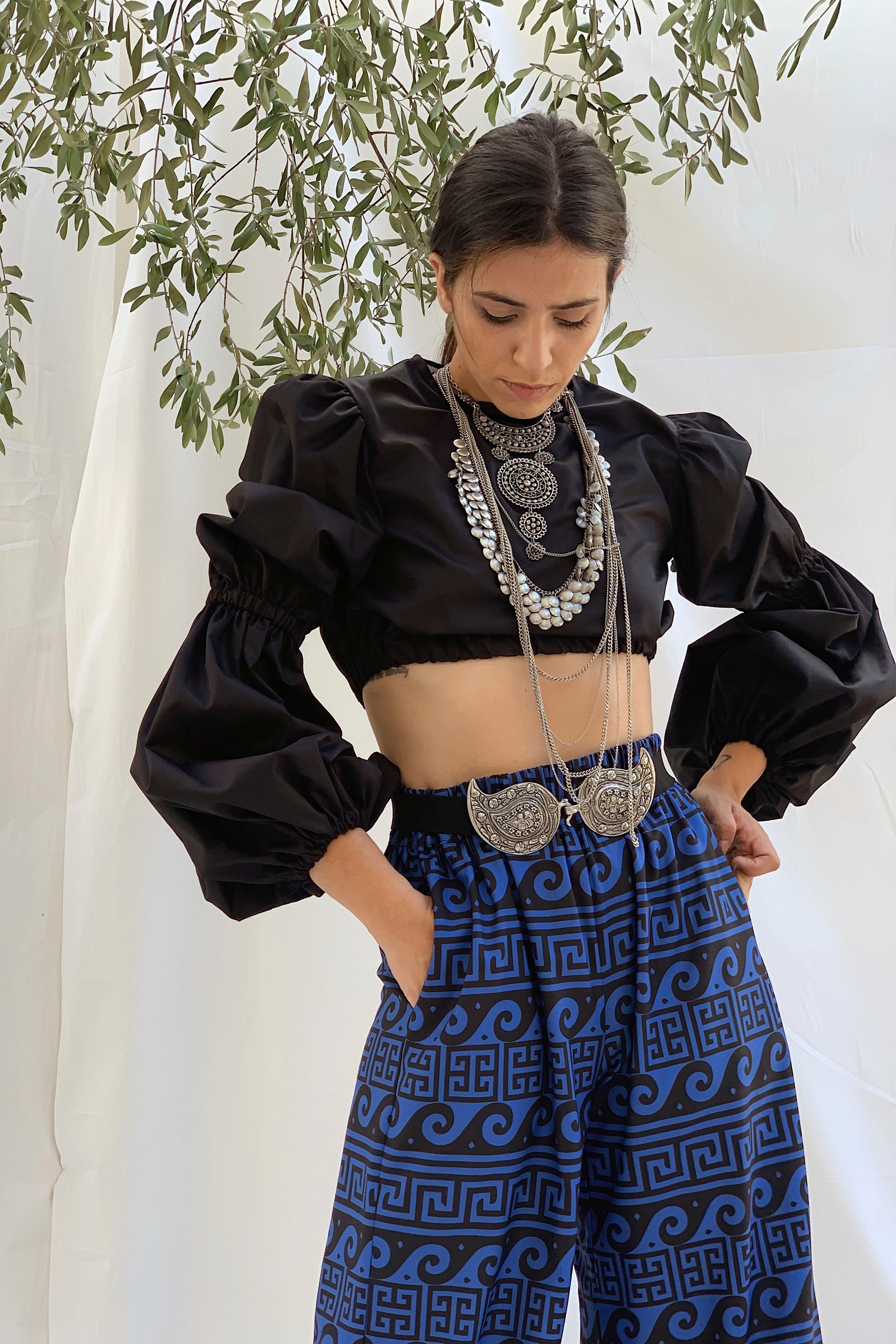 AMFOREAS Crop Top