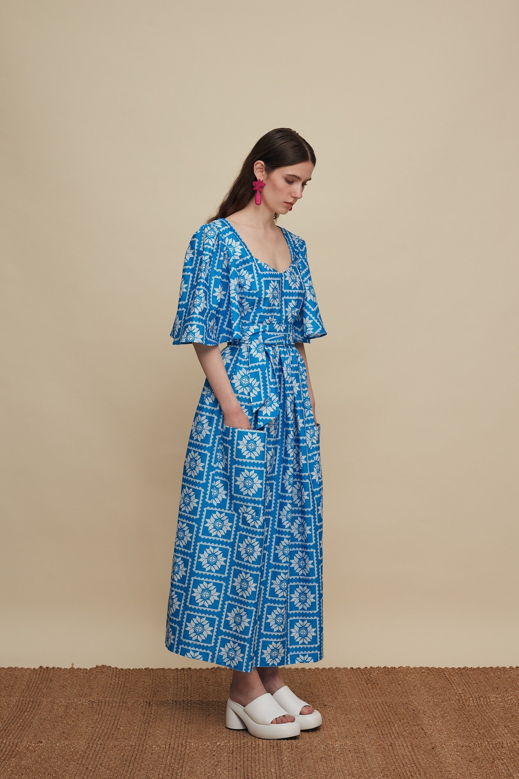 VATOLAKOS MAXI DRESS (VOURIA WHITE/BLUE PRINT)