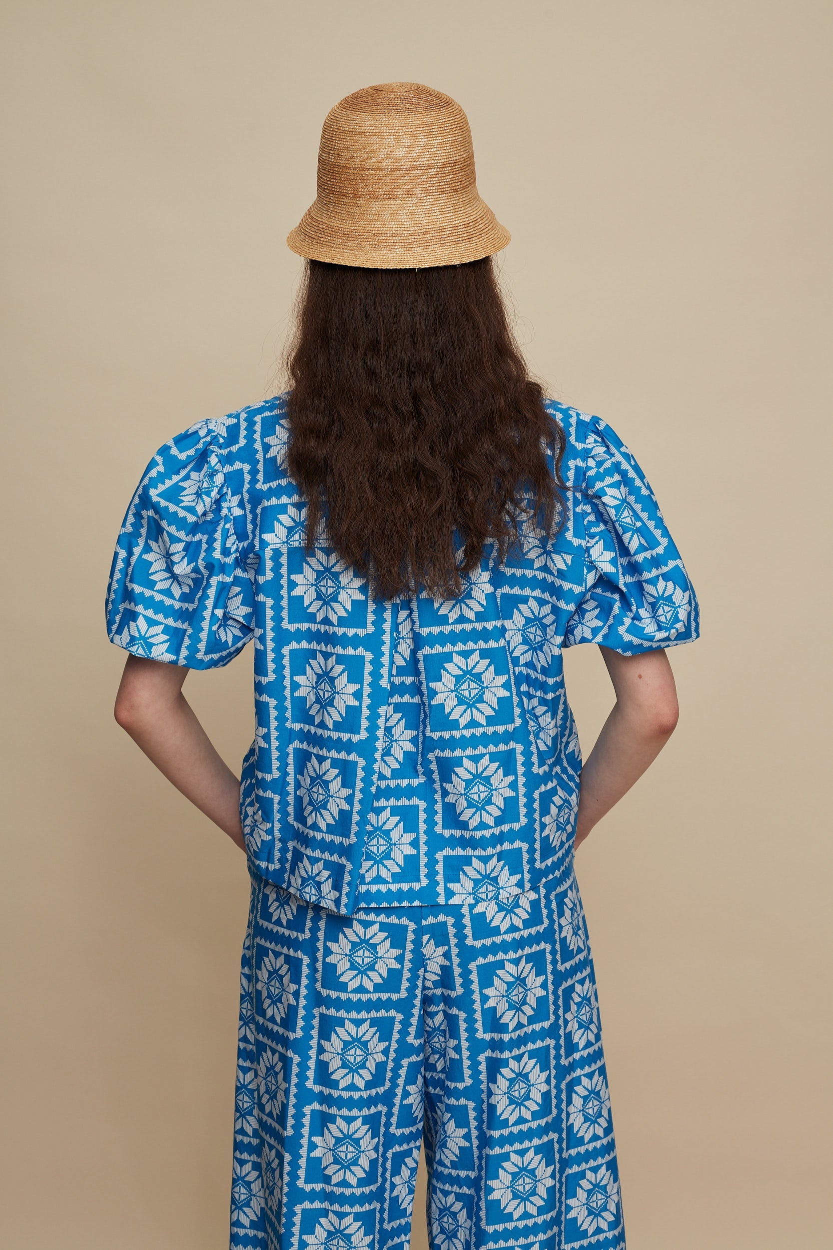 KASTELI SHIRT (VOURIA WHITE/BLUE PRINT)