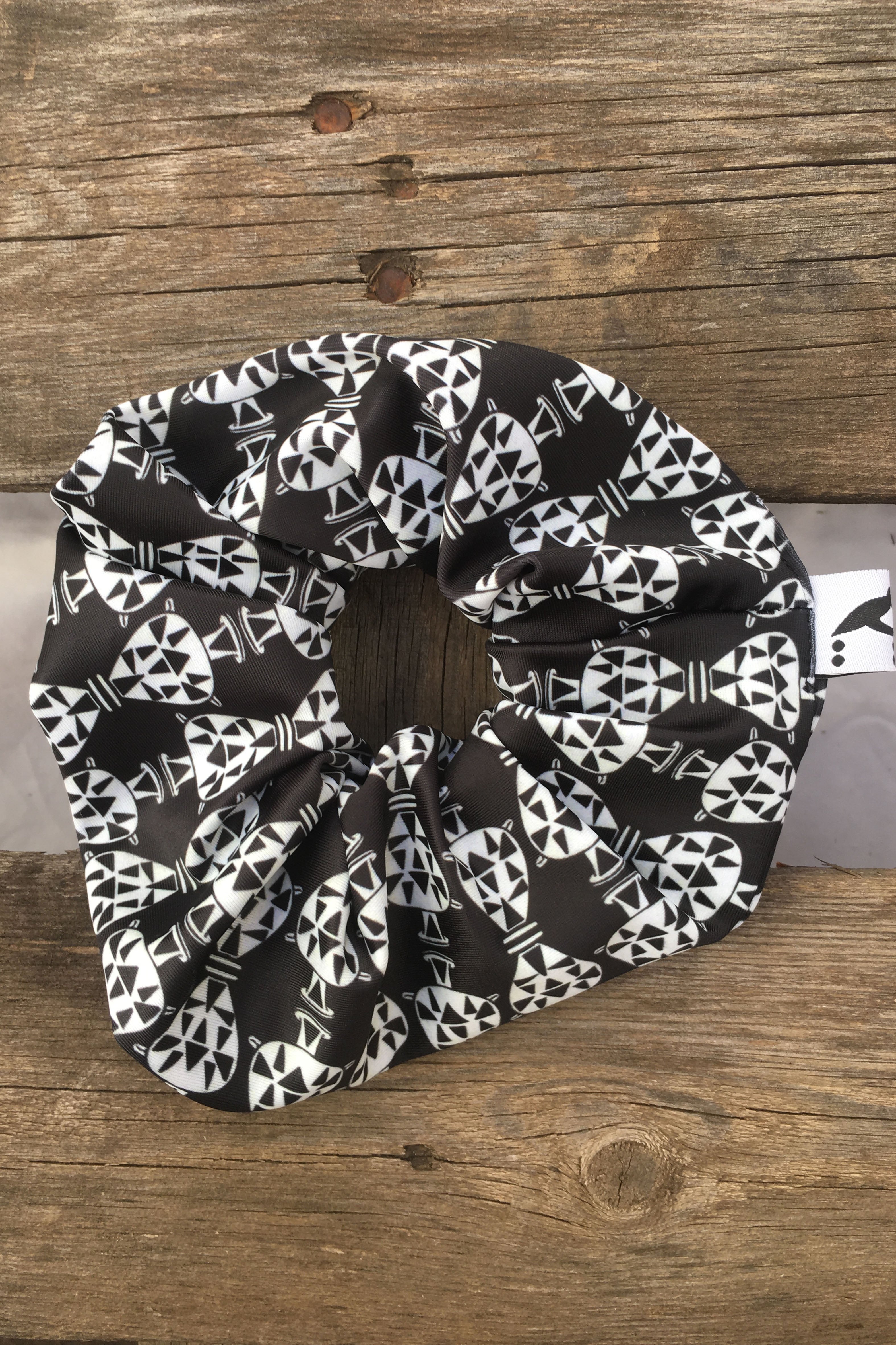 AMFOREAS Black Scrunchie