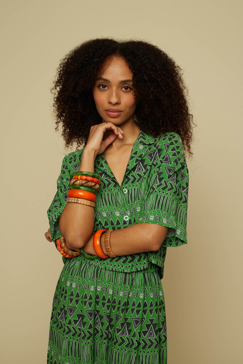 SCHEMA CROP SHIRT (GREEN ABSTRACT GEOMETRY PRINT)