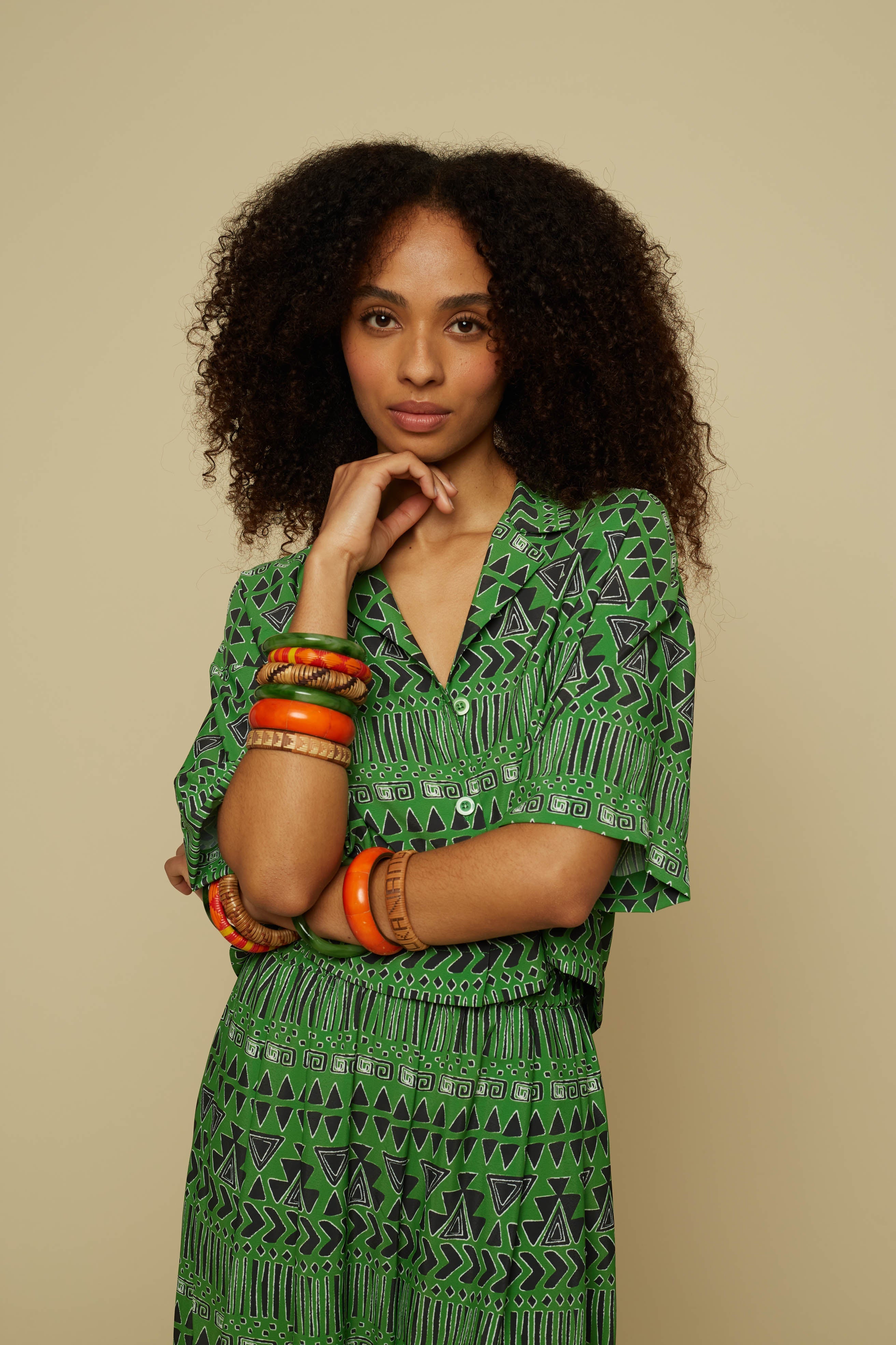 SCHEMA CROP SHIRT (GREEN ABSTRACT GEOMETRY PRINT)