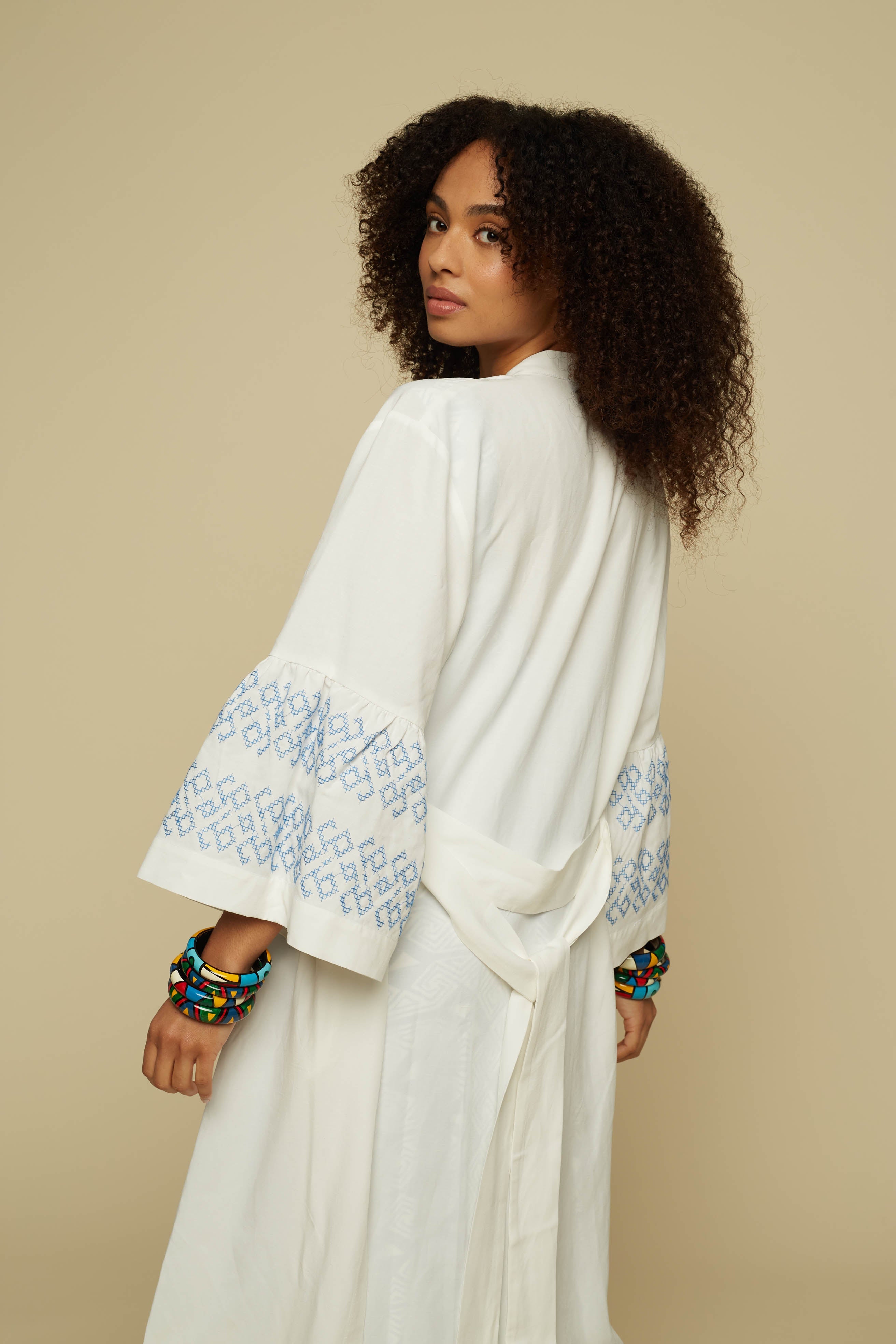 KIMONO ATTICO (WHITE/BLUE EMBROIDERED)