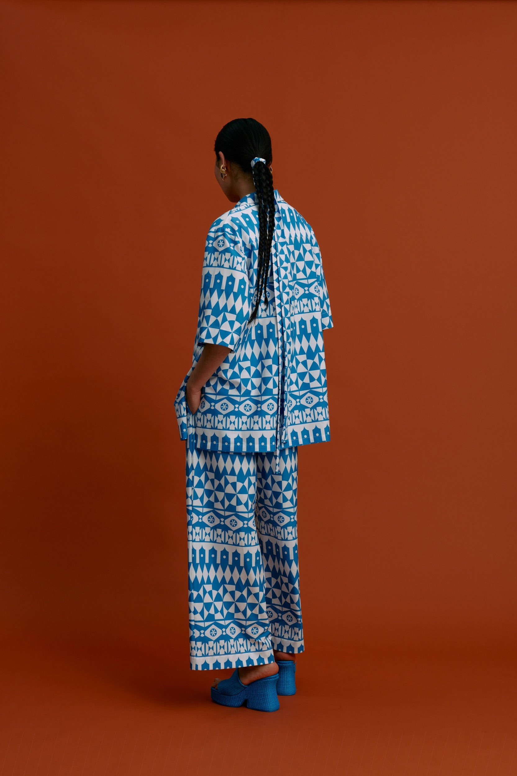 MASTICHOCHORI Shirt (White Motifs Blue)