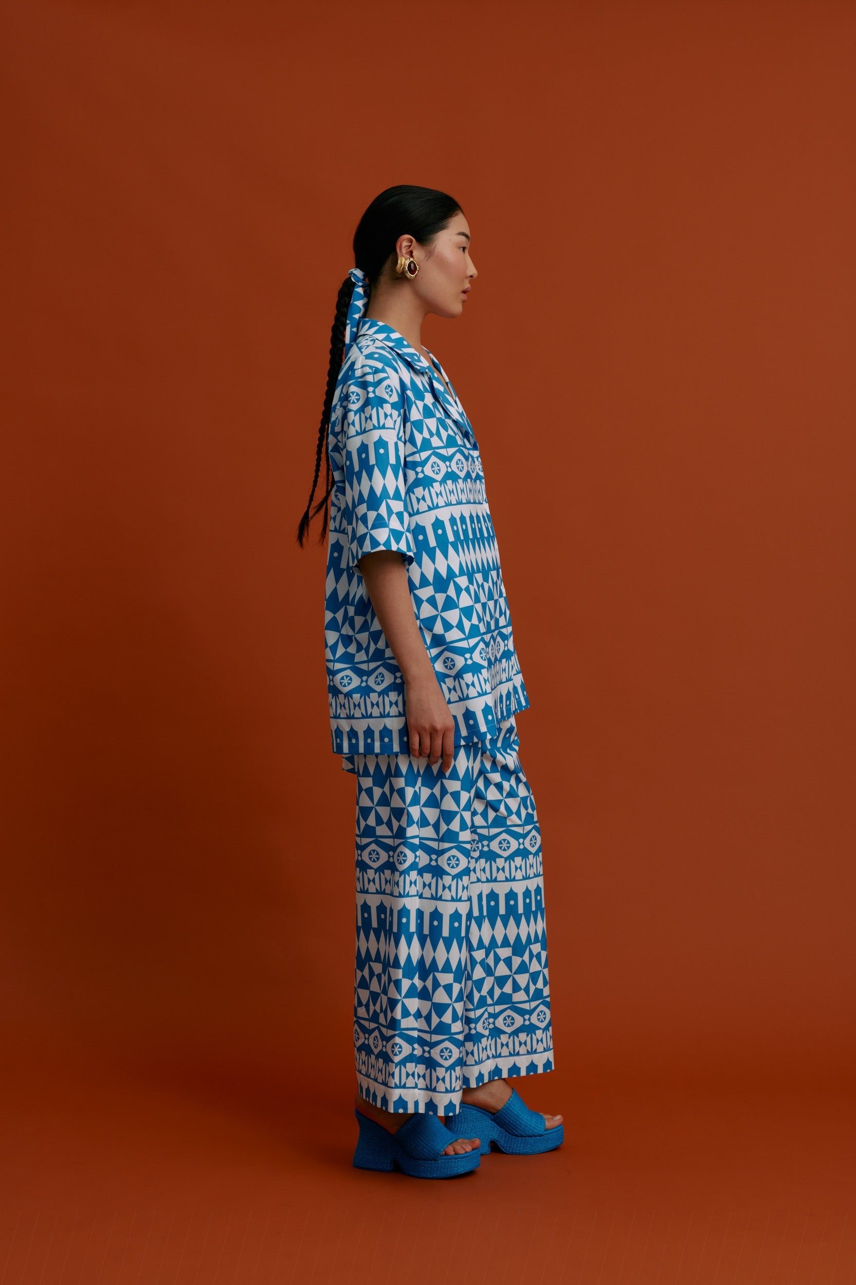 MASTICHOCHORI Shirt (White Motifs Blue)