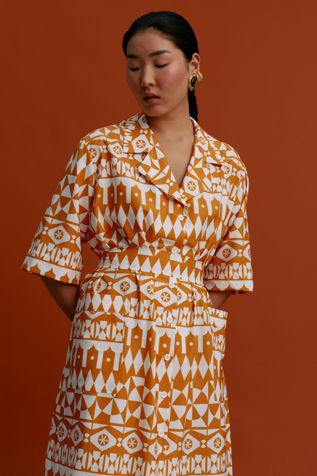VRONTADOS Maxi Dress (White Motifs Orange)
