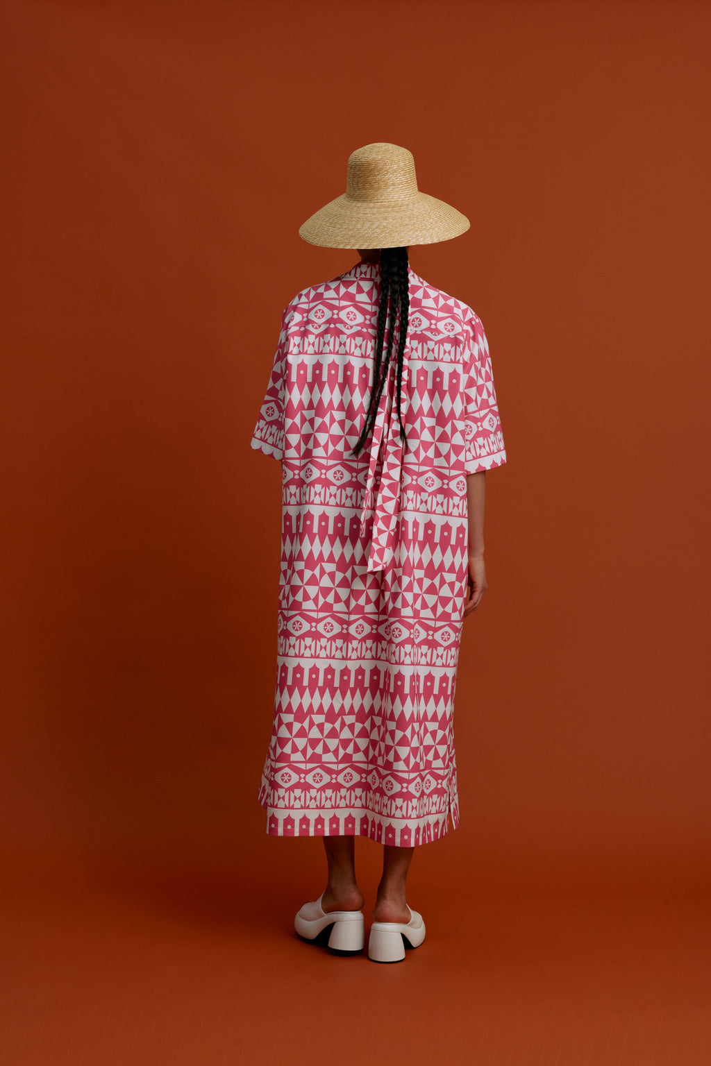 VRONTADOS Maxi Dress (White Motifs Pink)