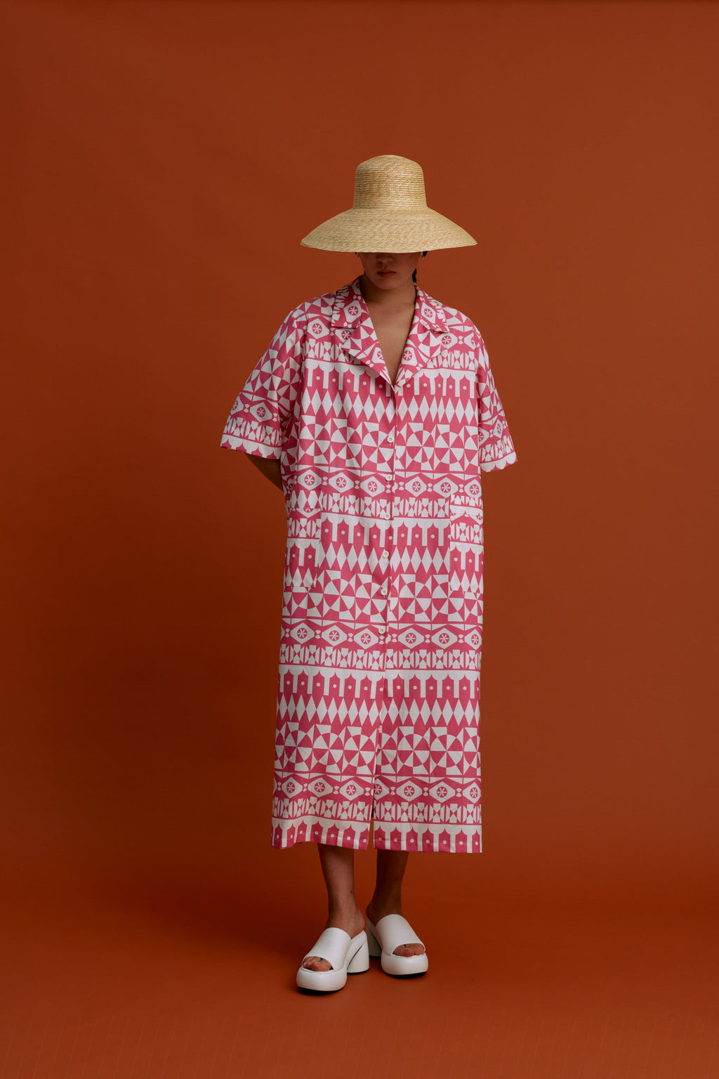 VRONTADOS Maxi Dress (White Motifs Pink)