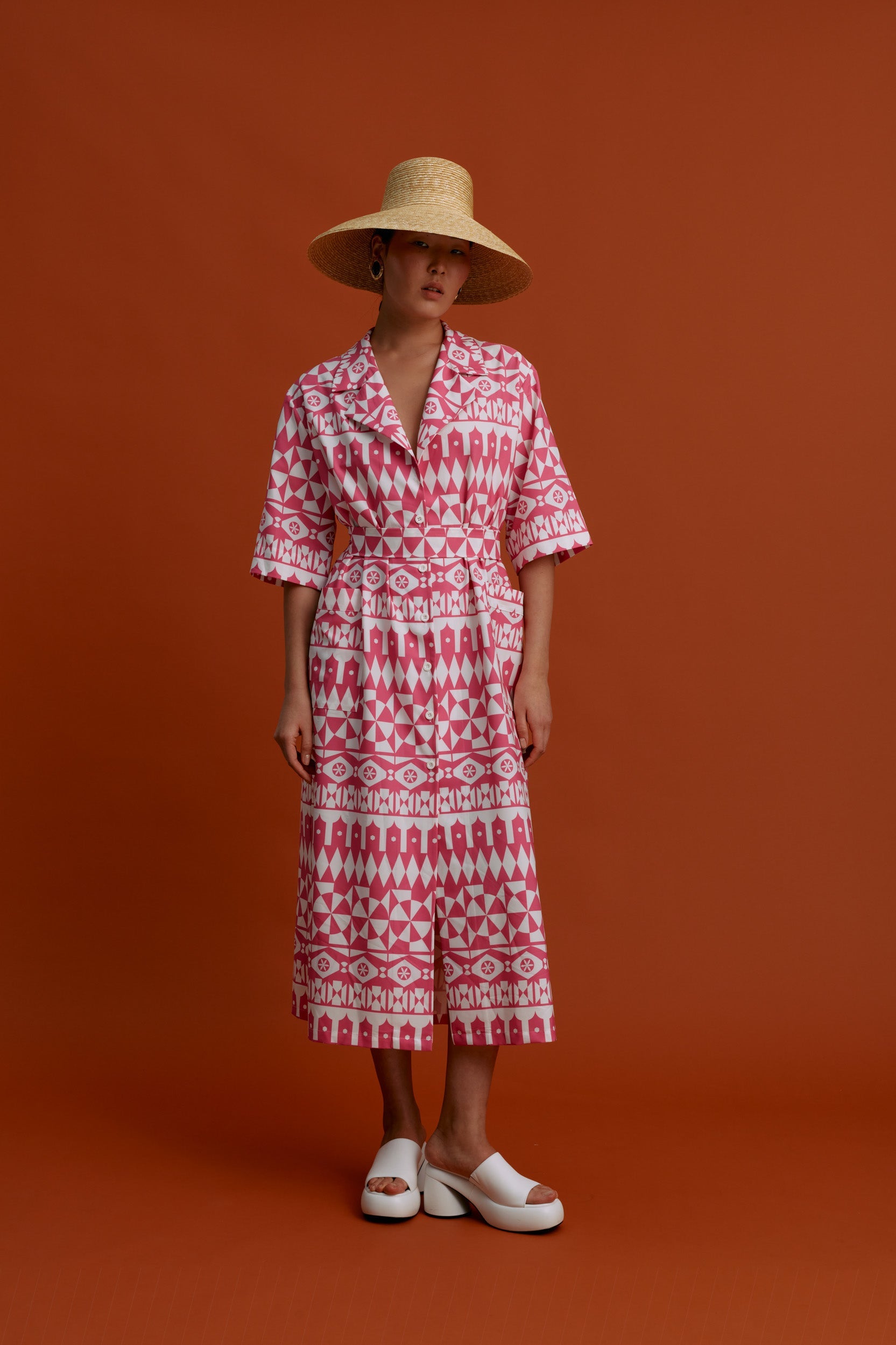 VRONTADOS Maxi Dress (White Motifs Pink)