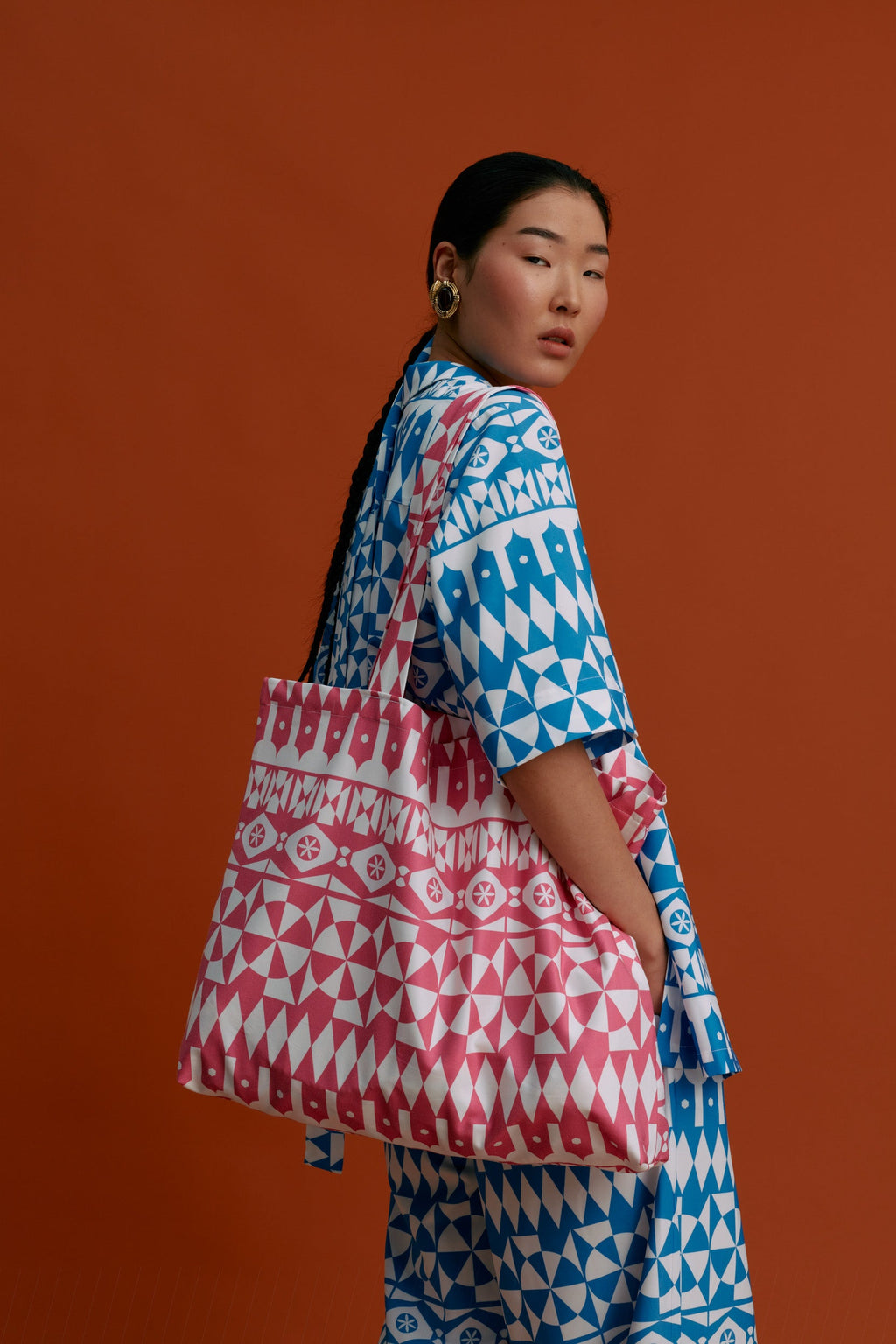 TOTE BAG (Pyrgousika white motifs pink)
