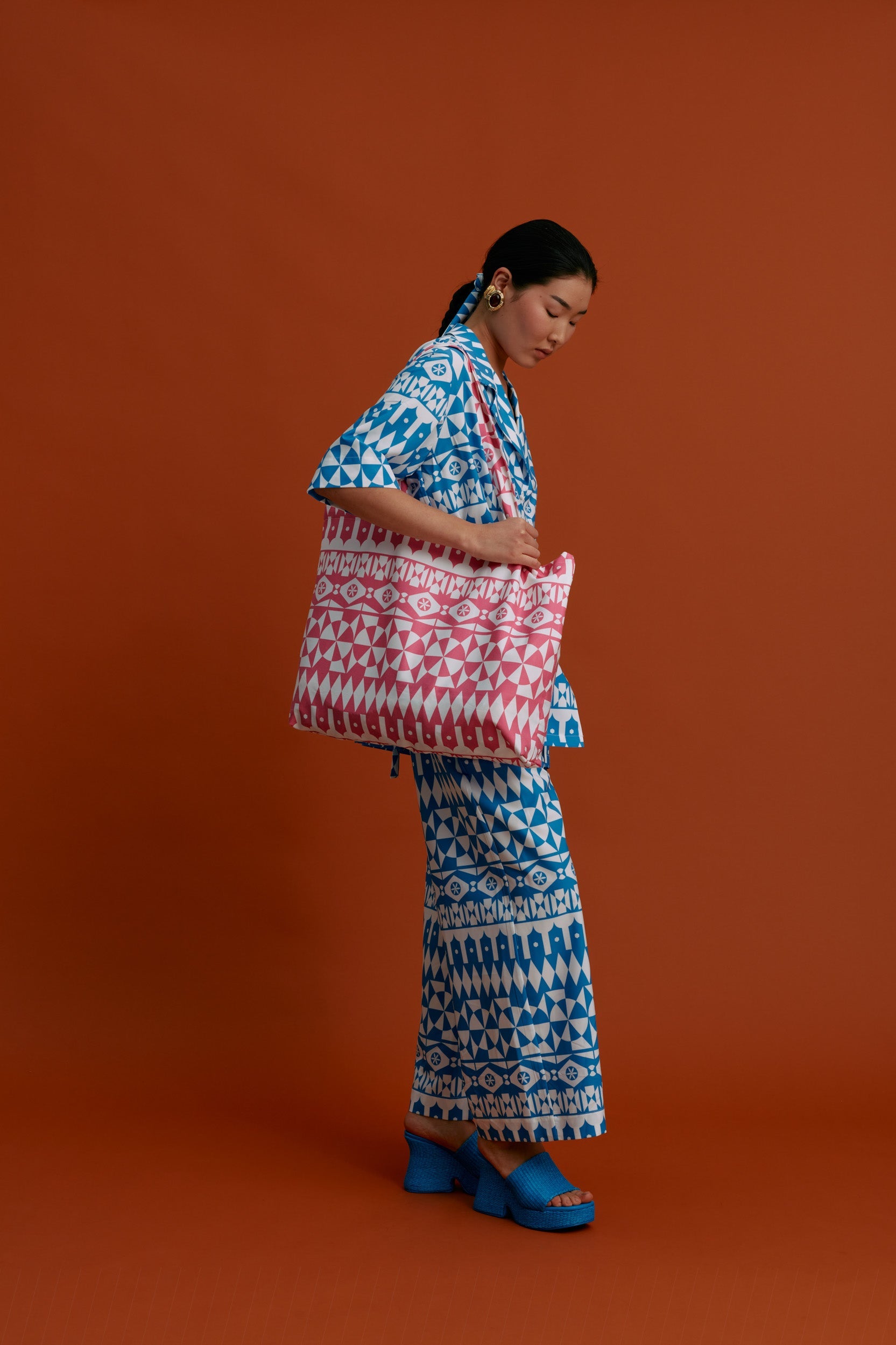 TOTE BAG (Pyrgousika white motifs pink)