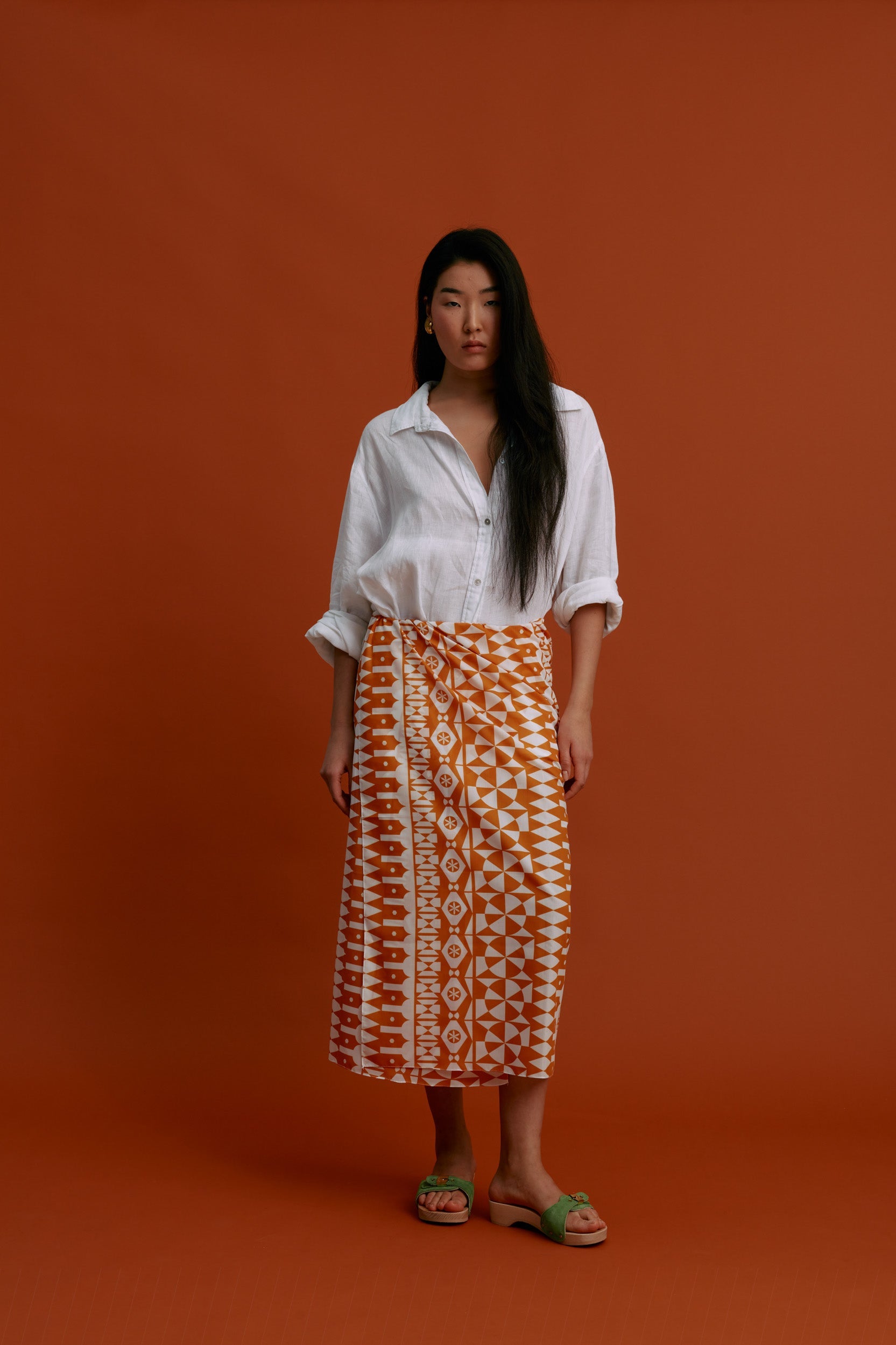 PAREO/SCARF (Pyrgousika white motifs orange)