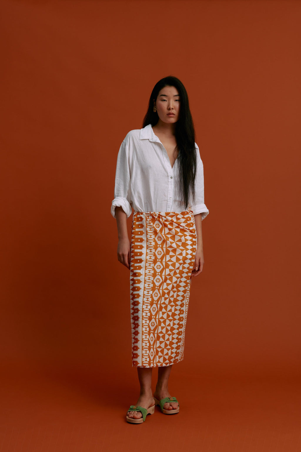 PAREO/SCARF (Pyrgousika white motifs orange)