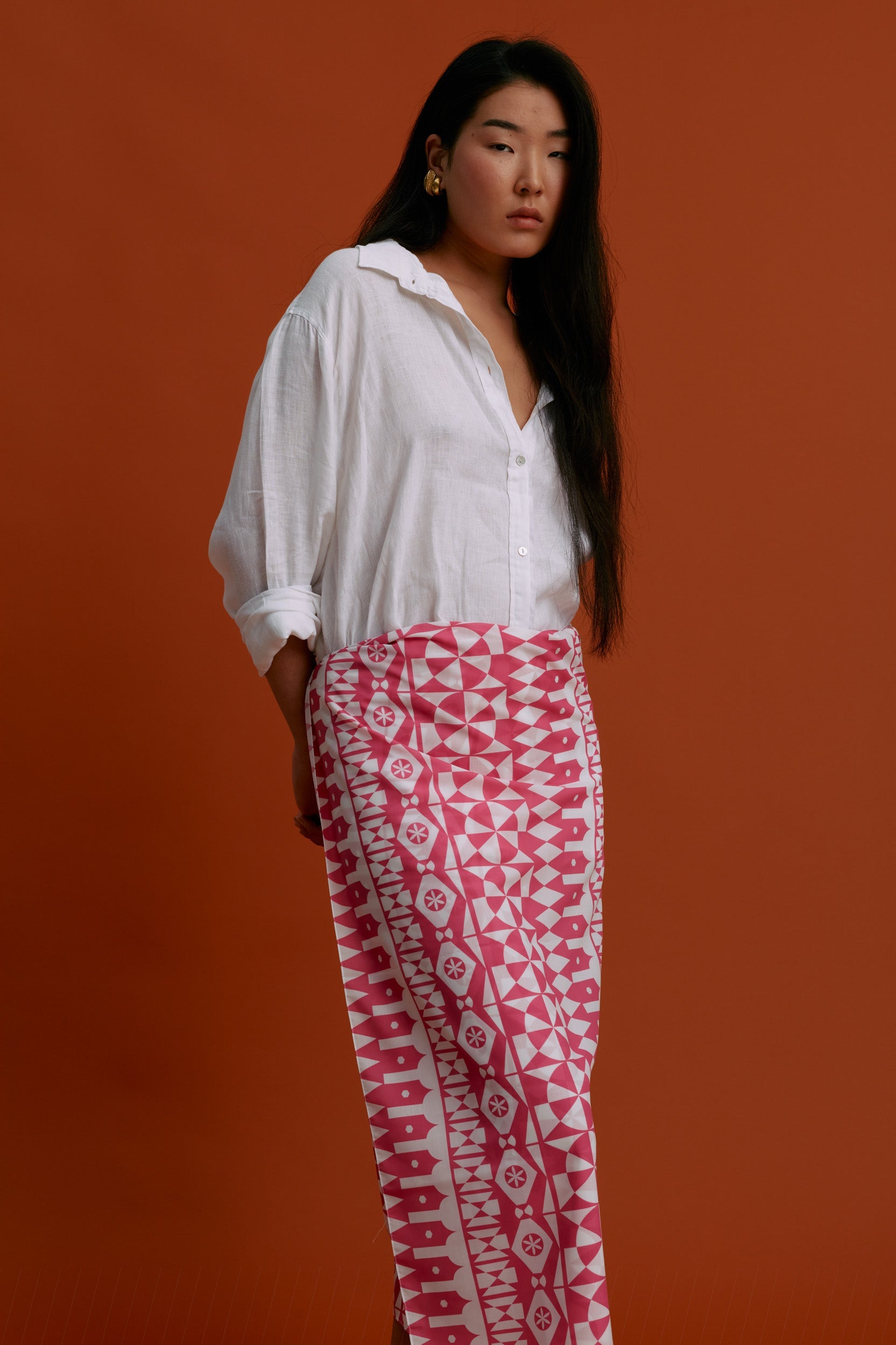 PAREO/SCARF (Pyrgousika white motifs pink)