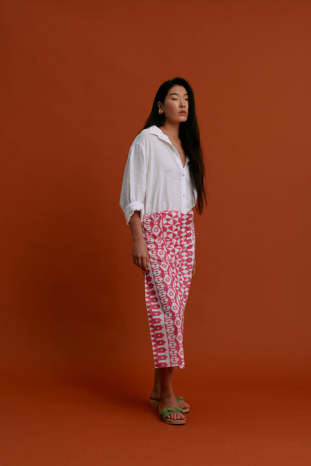 PAREO/SCARF (Pyrgousika white motifs pink)