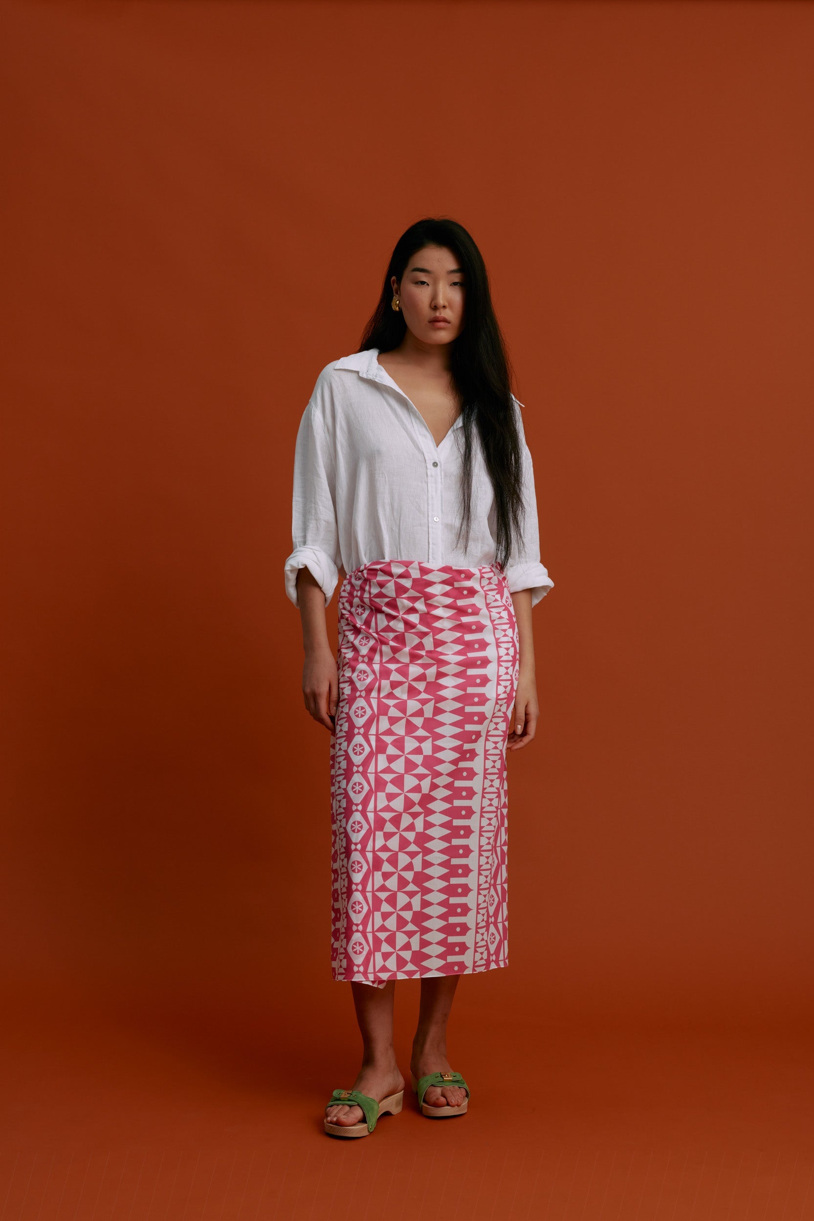 PAREO/SCARF (Pyrgousika white motifs pink)
