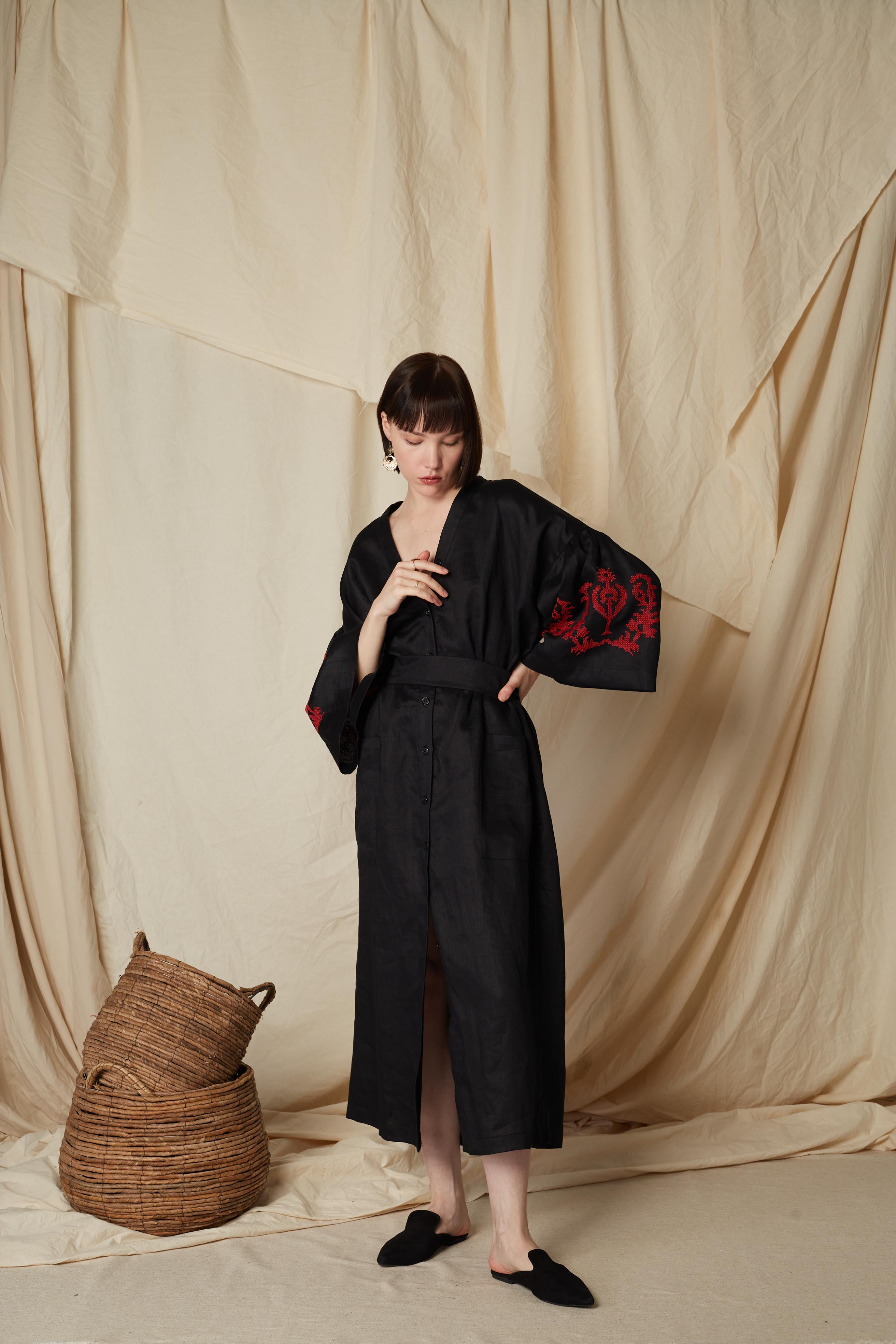 SARAKINO MAXI DRESS (Black Linen)
