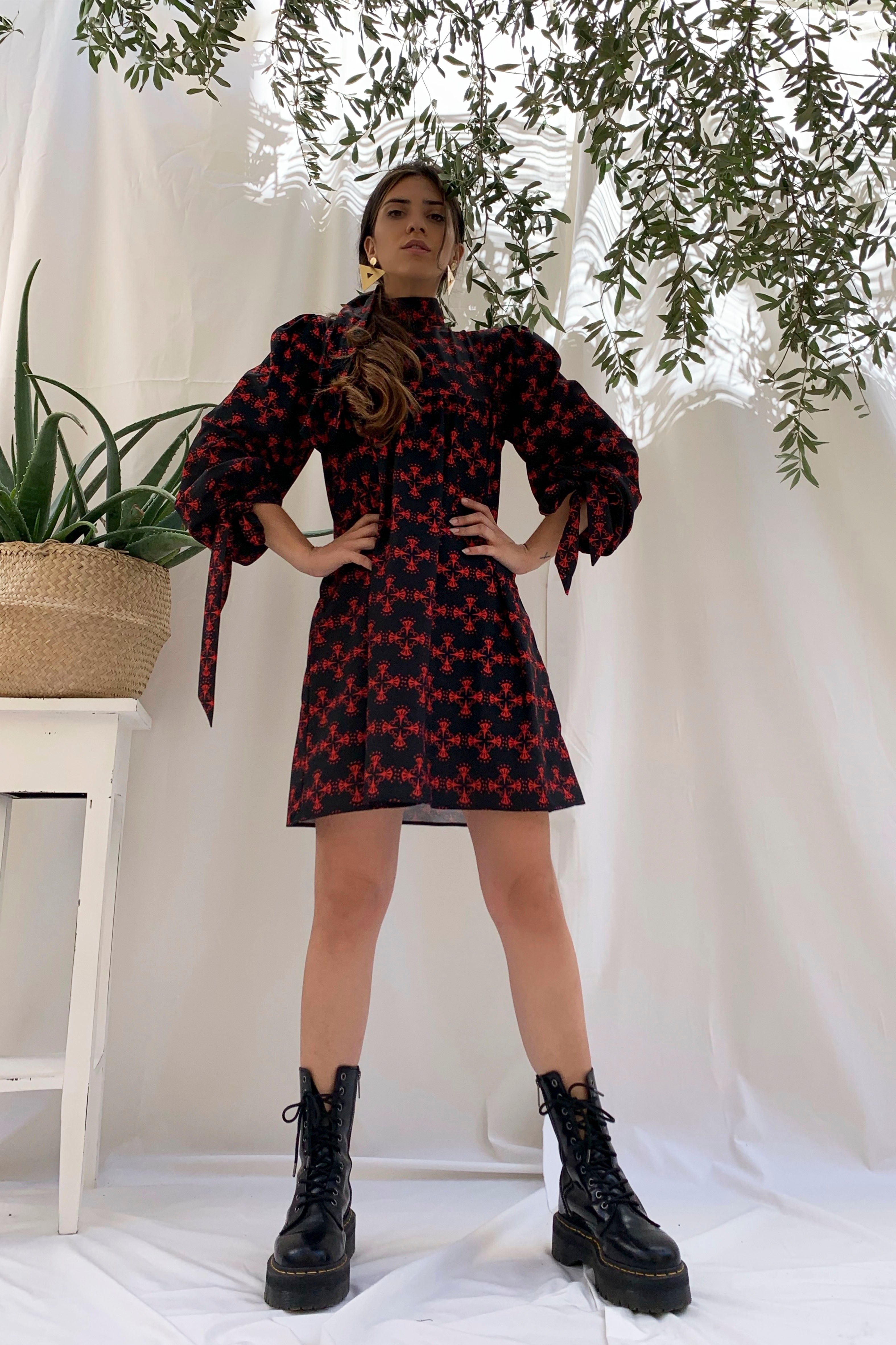 KRINON Dress in Black/Red