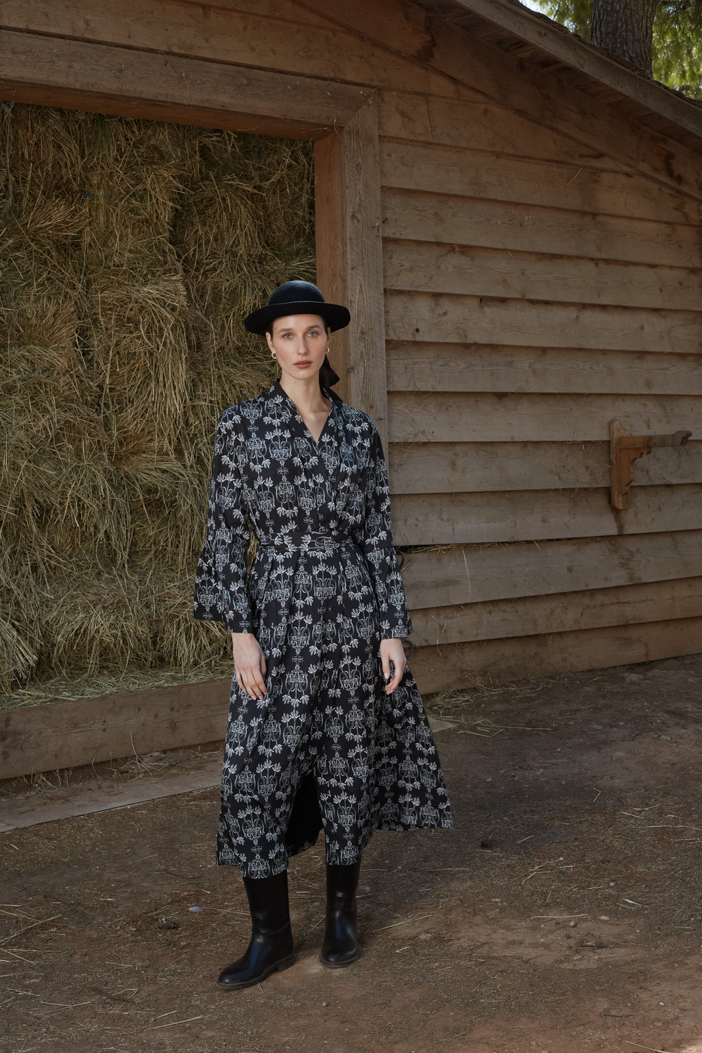ARETOUSA KIMONO/DRESS (Black Vase Print)