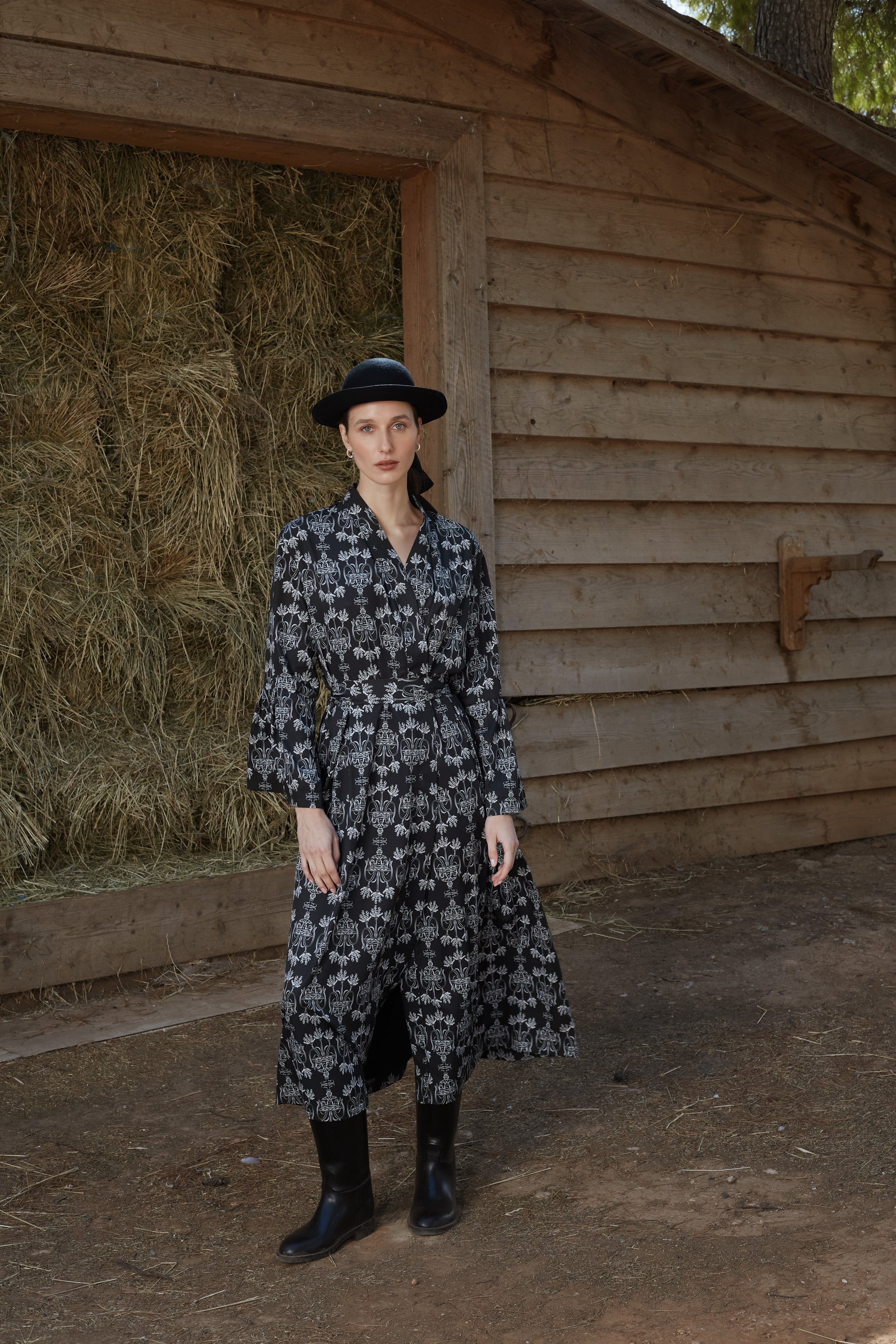 ARETOUSA KIMONO/DRESS (Black Vase Print)