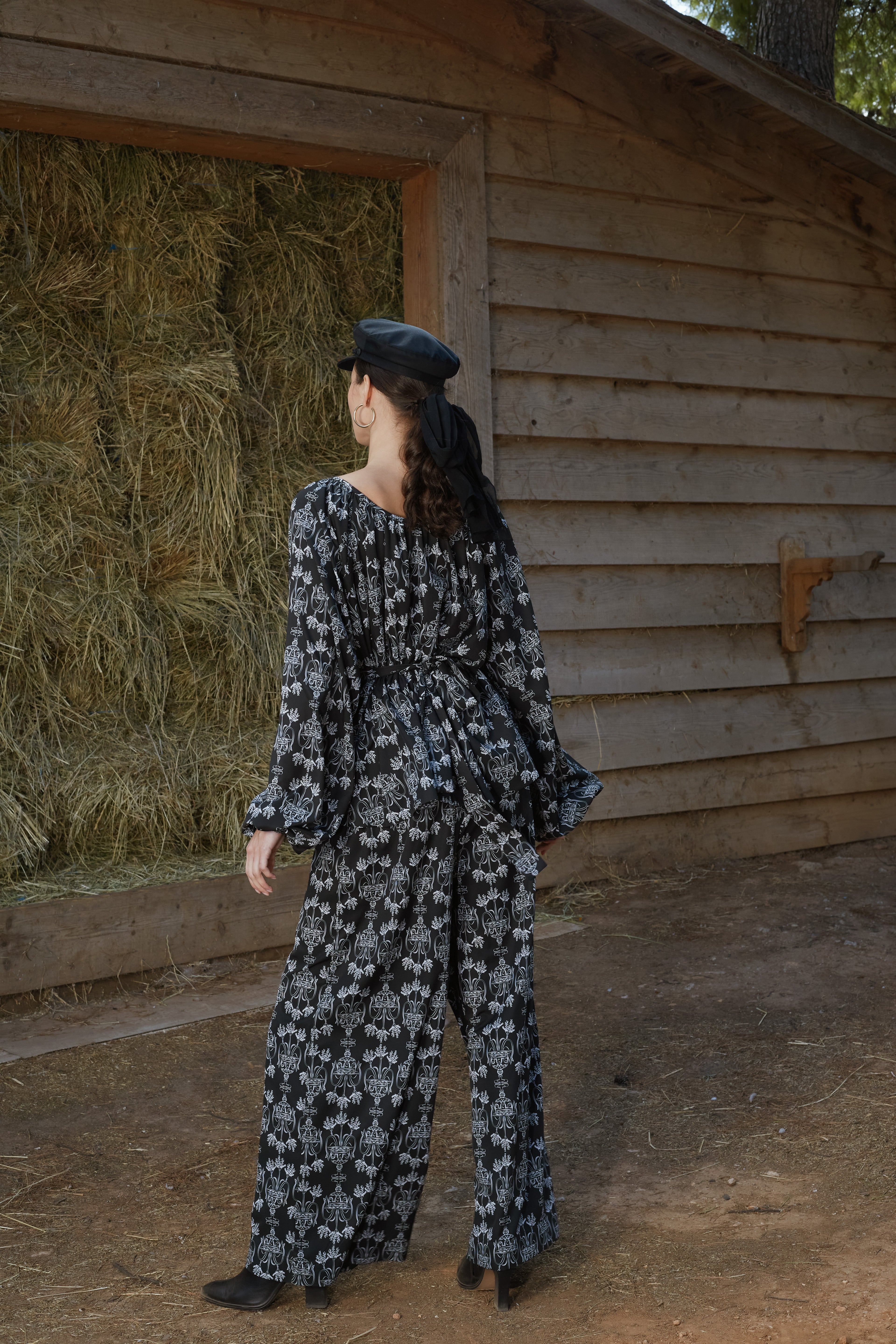 VLACHA TOP (Black Vase Print)