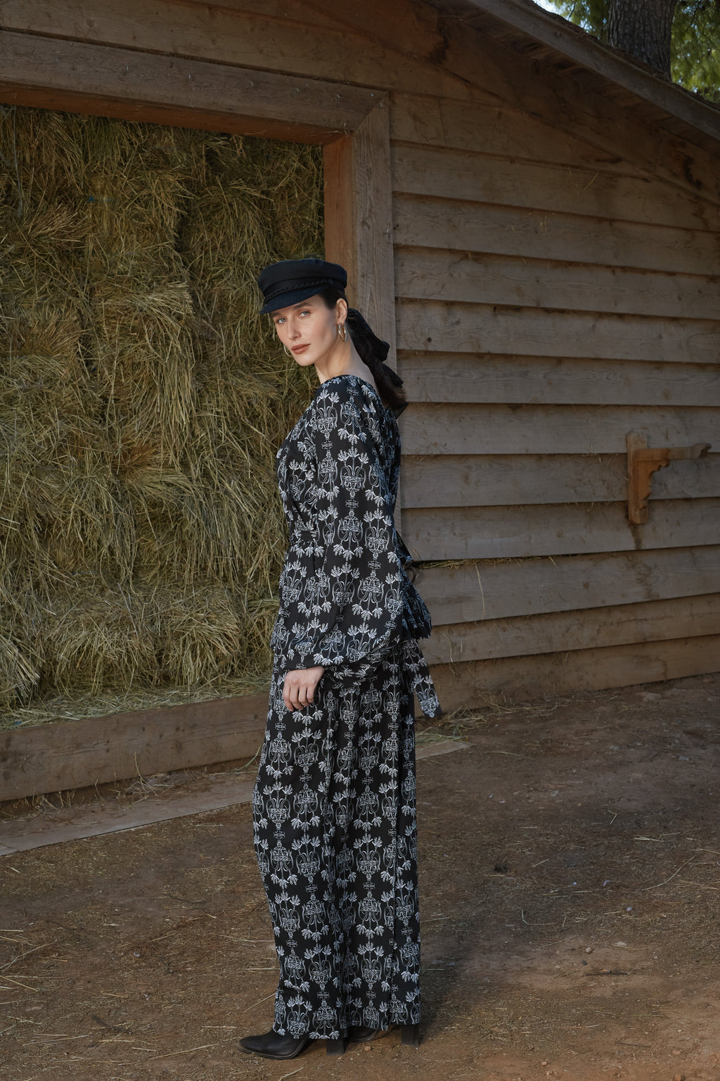VLACHA TOP (Black Vase Print)