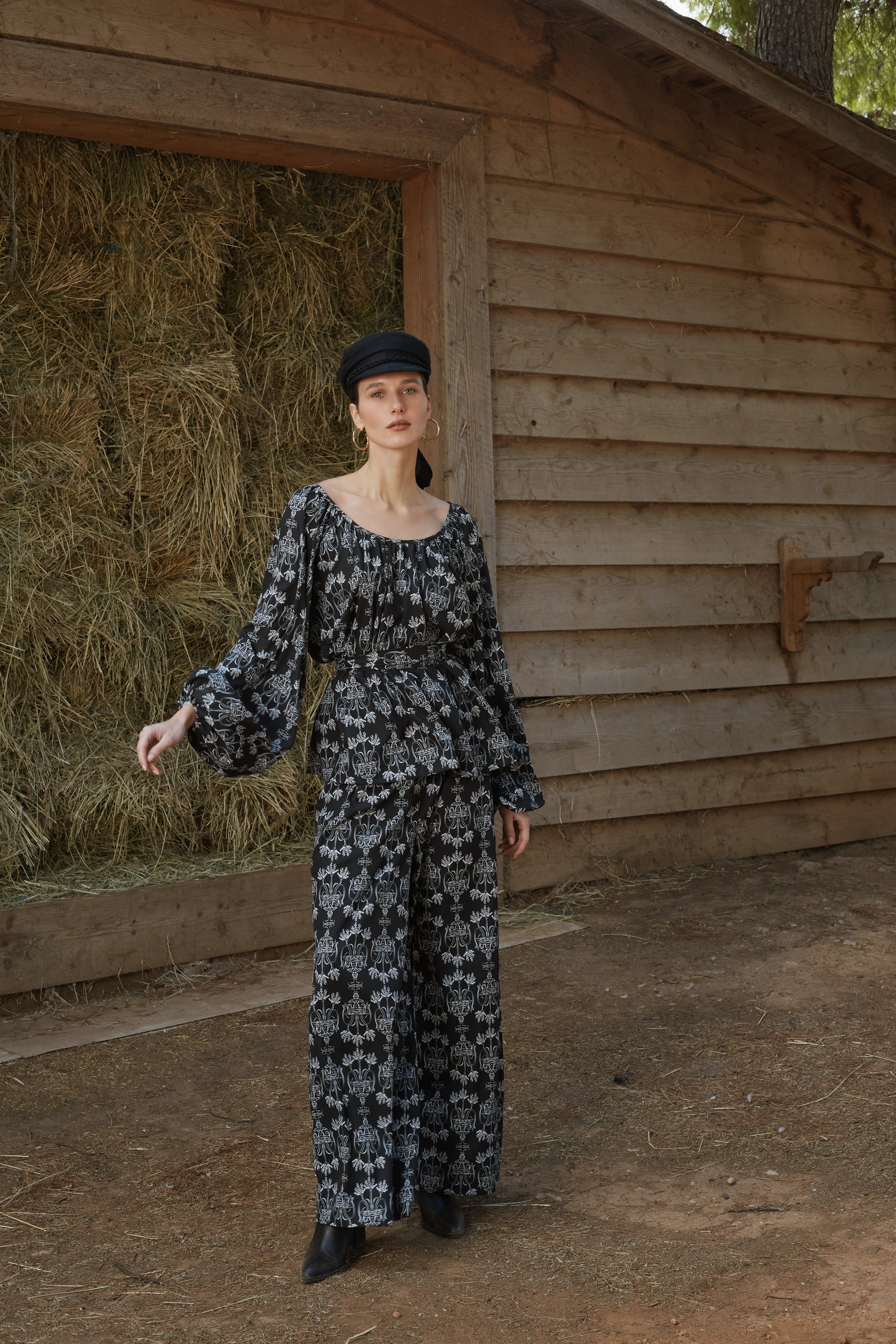 VLACHA TOP (Black Vase Print)